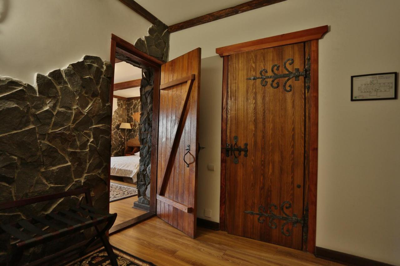 Hotel Fortetsya Hetmana Hatne المظهر الخارجي الصورة